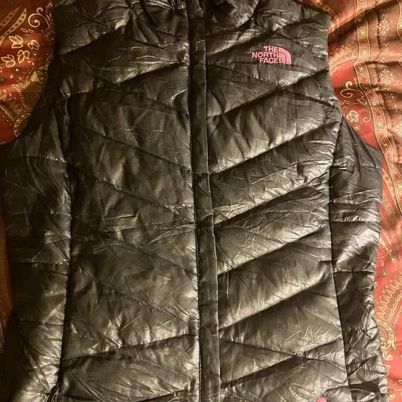 The North Face Women's Black Quilted Vest - Picture 1 of 3